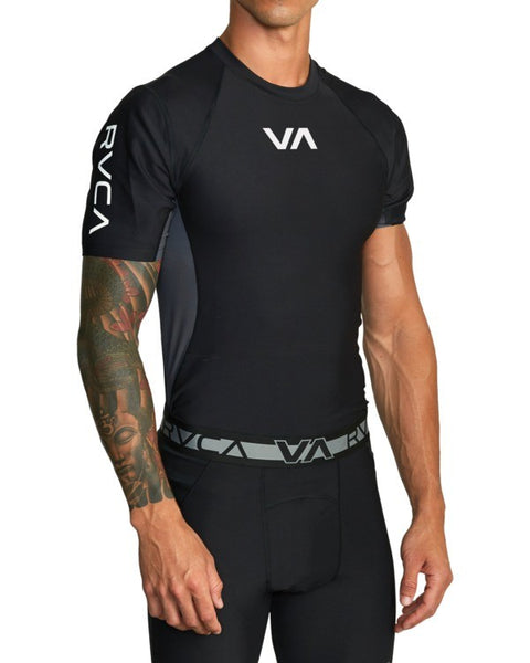 RVCA VA SPORT - SHORT SLEEVE COMPRESSION TOP - BLACK